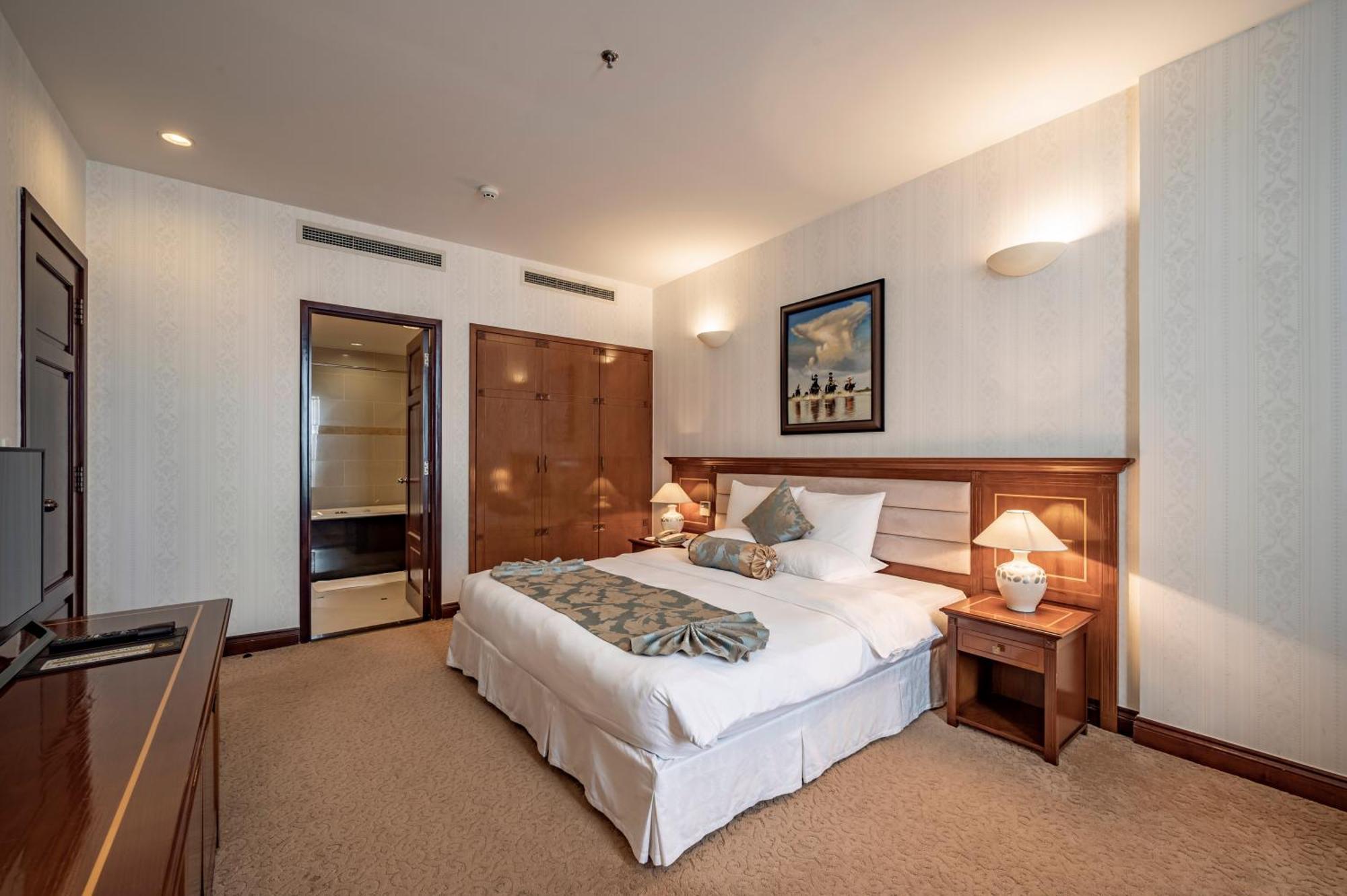 Tan Son Nhat Saigon Hotel Хошимин Екстериор снимка
